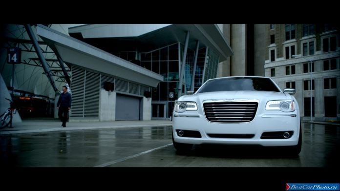 2013 Chrysler 300 Motown Edition - фотография 18 из 19