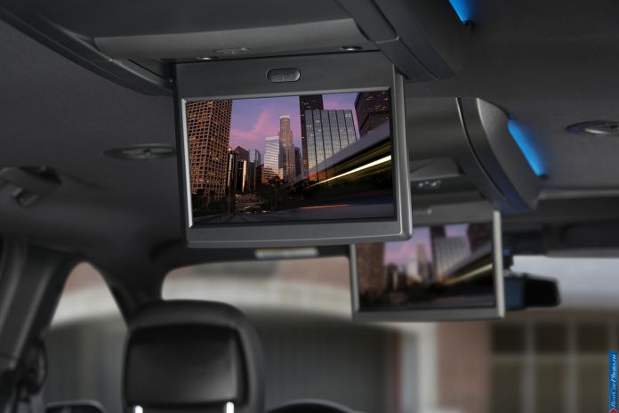 2013 Chrysler Town Country S - фотография 9 из 10