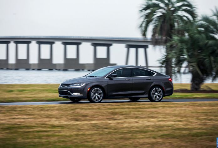 2015 Chrysler 200 - фотография 17 из 129 2015 Chrysler 200 - фотография 17 из 129