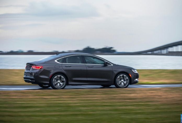 2015 Chrysler 200 - фотография 30 из 129 2015 Chrysler 200 - фотография 30 из 129