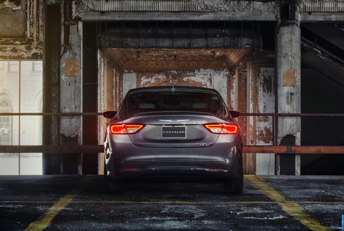 2015 Chrysler 200 - фотография 35 из 129 2015 Chrysler 200 - фотография 35 из 129