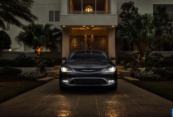 2015 Chrysler 200 - фотография 39 из 129