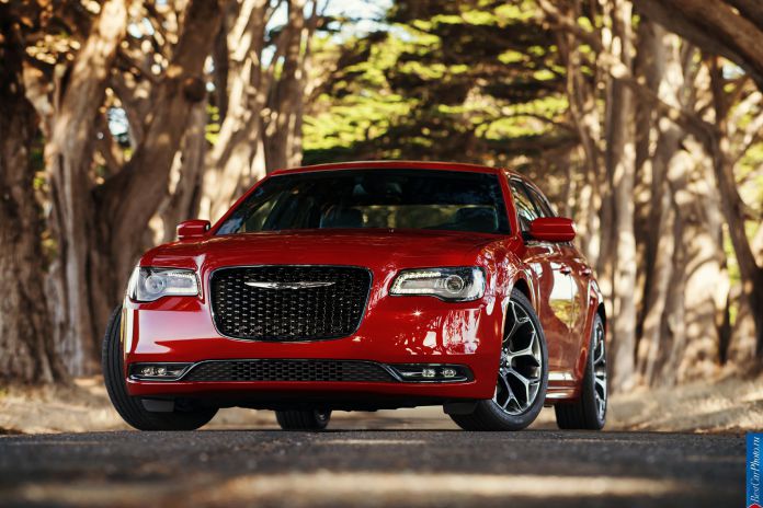 2015 Chrysler 300 - фотография 3 из 226