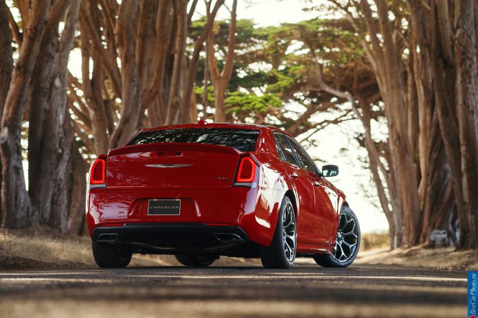 2015 Chrysler 300 - фотография 5 из 226