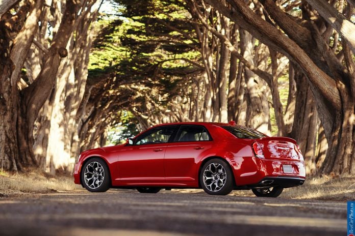 2015 Chrysler 300 - фотография 9 из 226