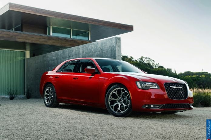 2015 Chrysler 300 - фотография 13 из 226