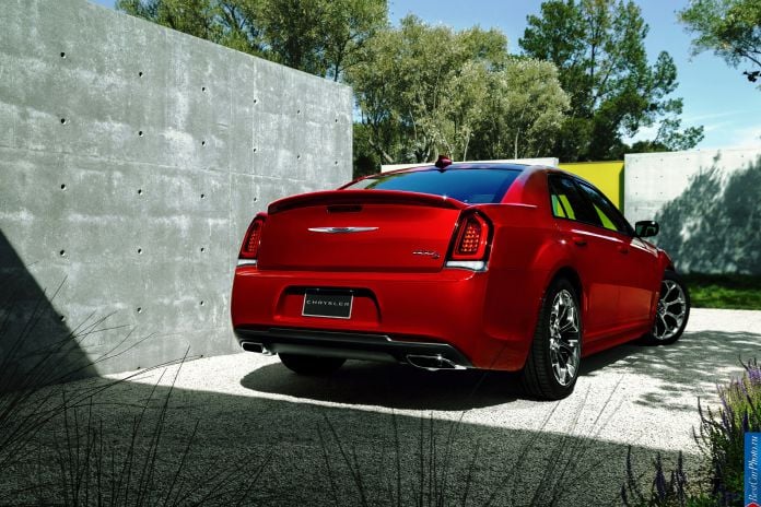 2015 Chrysler 300 - фотография 15 из 226
