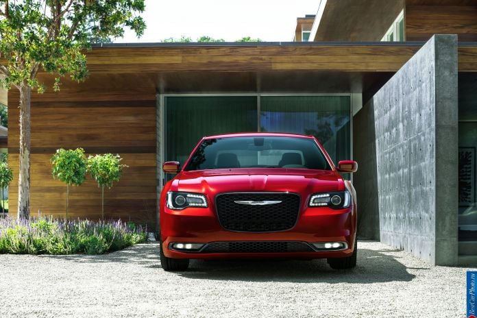 2015 Chrysler 300 - фотография 29 из 226