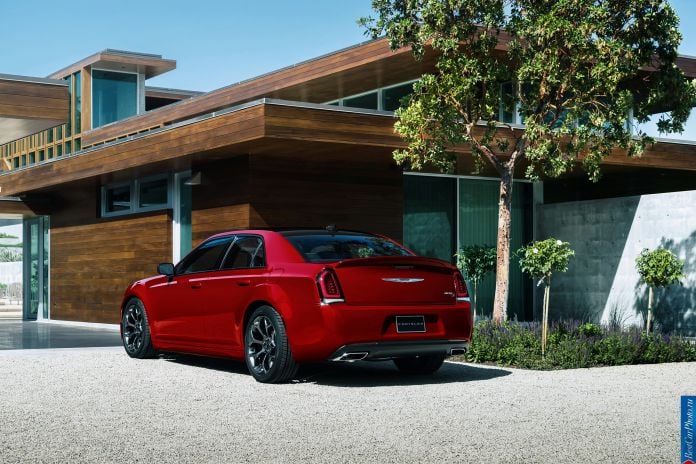 2015 Chrysler 300 - фотография 37 из 226 2015 Chrysler 300 - фотография 37 из 226