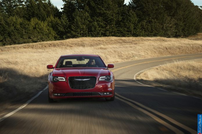 2015 Chrysler 300 - фотография 57 из 226