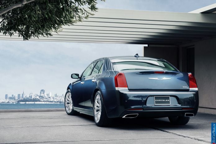 2015 Chrysler 300 - фотография 81 из 226
