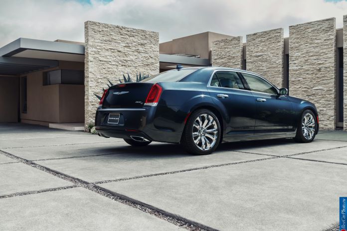 2015 Chrysler 300 - фотография 101 из 226