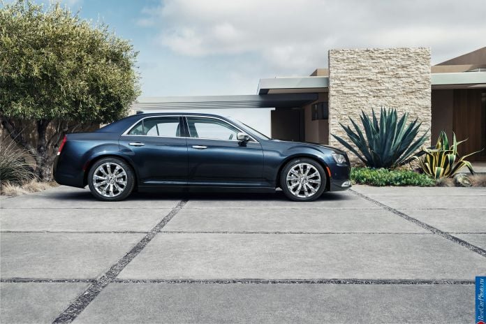 2015 Chrysler 300 - фотография 103 из 226