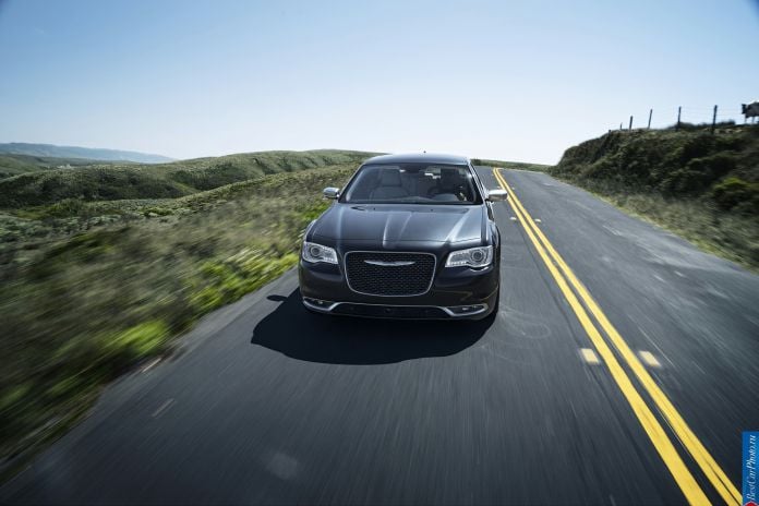 2015 Chrysler 300 - фотография 105 из 226