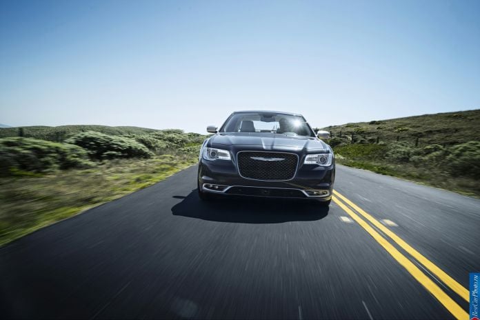 2015 Chrysler 300 - фотография 107 из 226