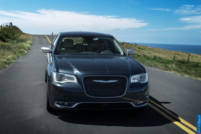 2015 Chrysler 300 - фотография 109 из 226