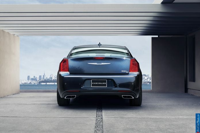 2015 Chrysler 300 - фотография 127 из 226