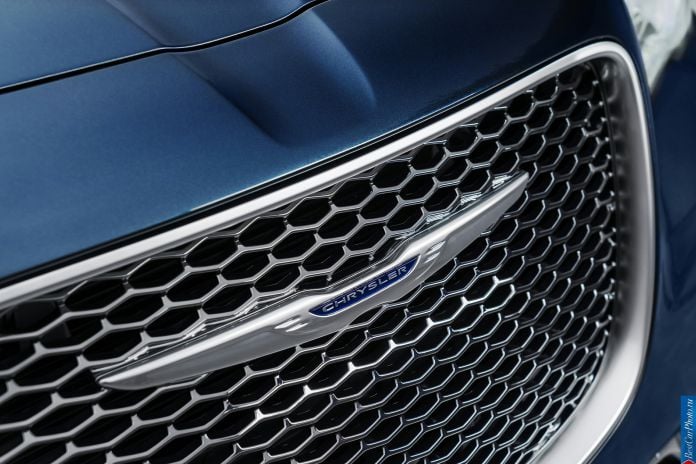 2015 Chrysler 300 - фотография 137 из 226