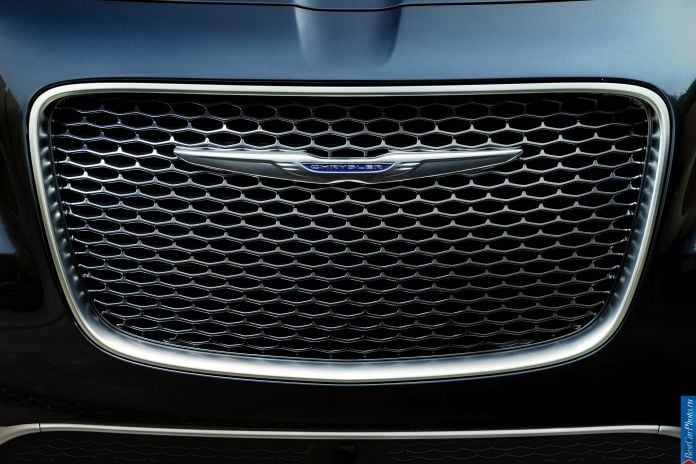 2015 Chrysler 300 - фотография 145 из 226