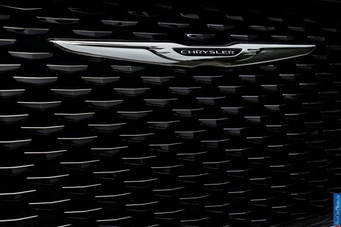 2015 Chrysler 300 - фотография 149 из 226