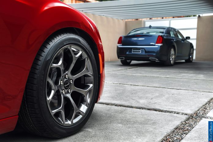 2015 Chrysler 300 - фотография 151 из 226
