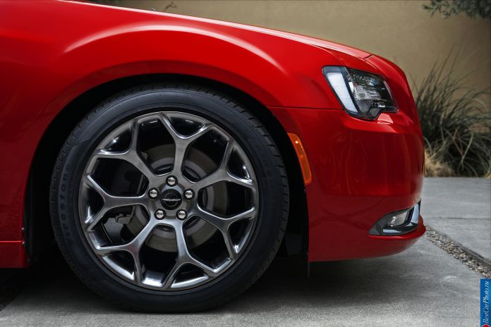 2015 Chrysler 300 - фотография 153 из 226