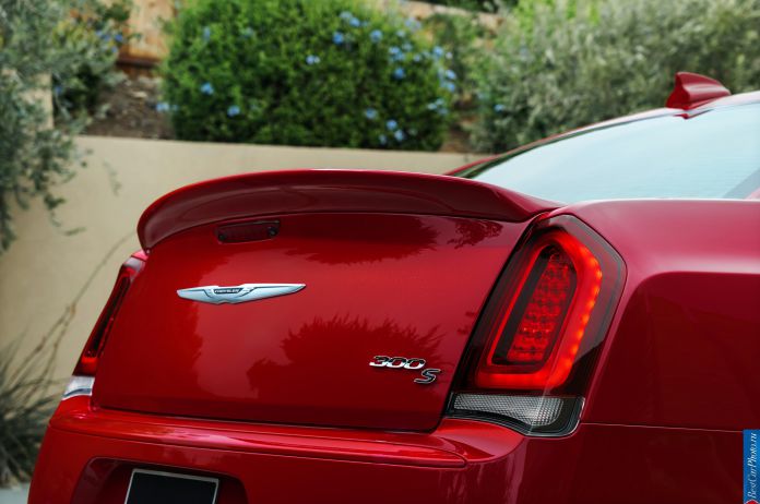 2015 Chrysler 300 - фотография 155 из 226
