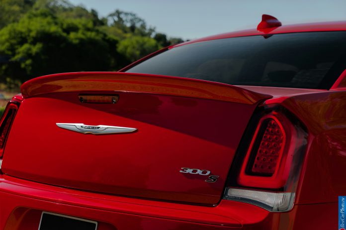 2015 Chrysler 300 - фотография 157 из 226
