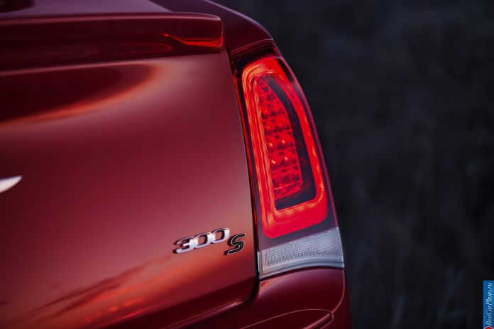2015 Chrysler 300 - фотография 165 из 226