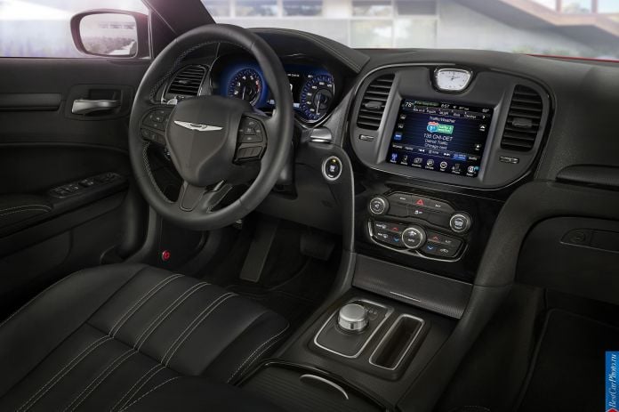 2015 Chrysler 300 - фотография 211 из 226