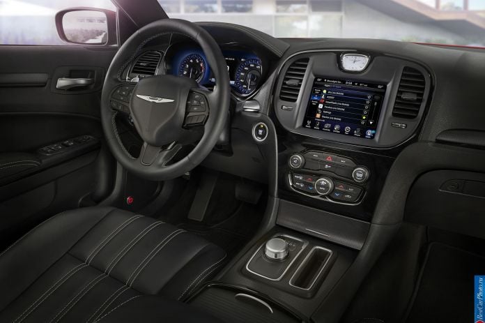 2015 Chrysler 300 - фотография 213 из 226