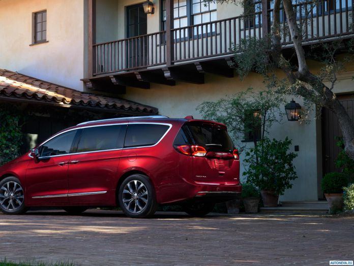 2017 Chrysler Pacifica - фотография 12 из 171