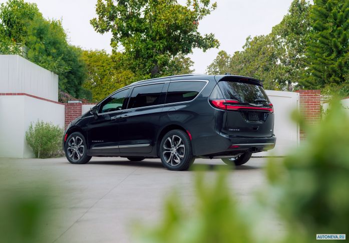 2021 Chrysler Pacifica Pinnacle AWD - фотография 17 из 40