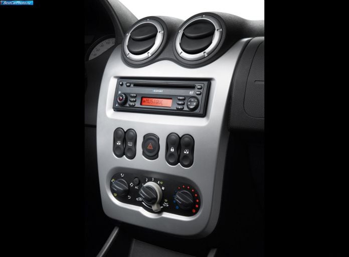 2009 Dacia Logan MCV - фотография 35 из 35 2009 Dacia Logan MCV - фотография 35 из 35