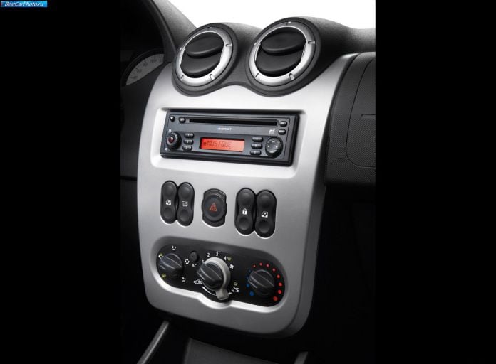 2009 Dacia Sandero - фотография 34 из 35 2009 Dacia Sandero - фотография 34 из 35