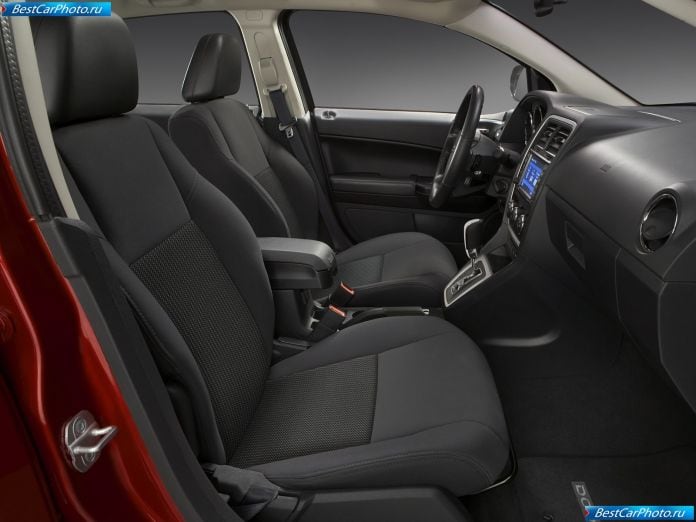 2010 Dodge Caliber - фотография 7 из 19