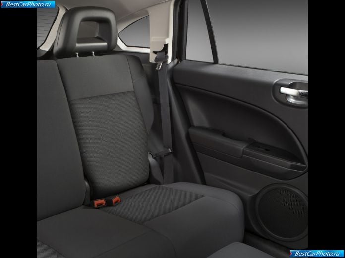 2010 Dodge Caliber - фотография 19 из 19