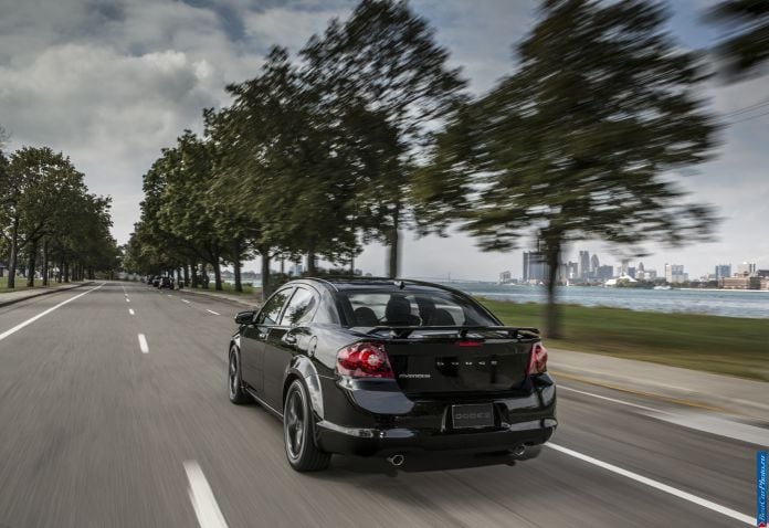 2013 Dodge Avenger Blacktop Edition - фотография 4 из 10