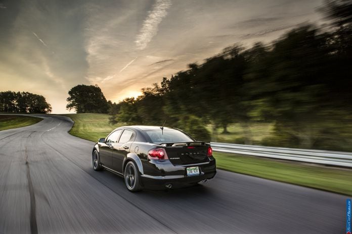 2013 Dodge Avenger Blacktop Edition - фотография 7 из 10