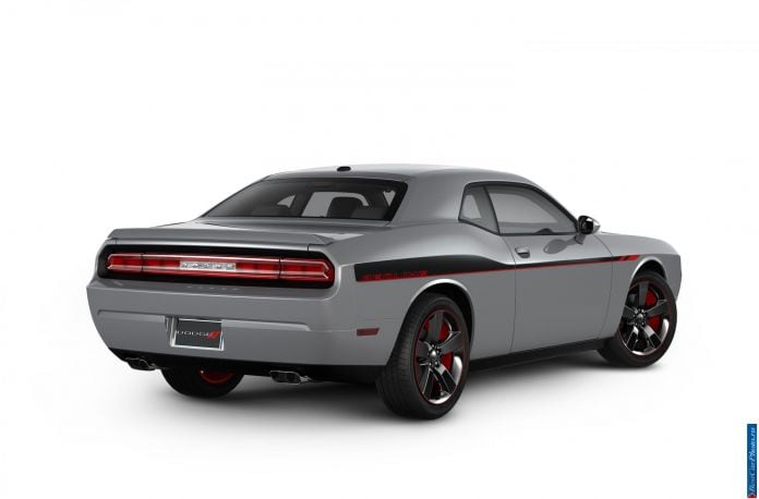 2013 Dodge Challenger RT Redline - фотография 2 из 10