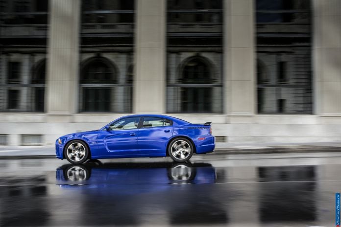 2013 Dodge Charger Daytona - фотография 4 из 25