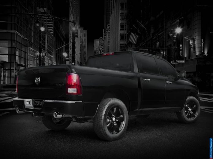 2013 Dodge RAM 1500 Black Express - фотография 2 из 4