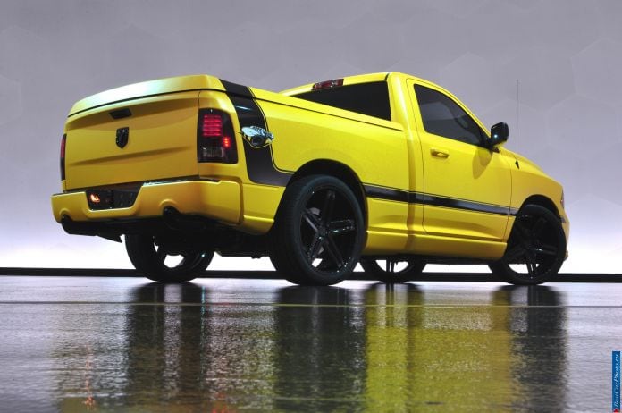 2013 Dodge RAM 1500 Rumble Bee Concept - фотография 4 из 8 2013 Dodge RAM 1500 Rumble Bee Concept - фотография 4 из 8