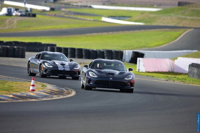 2013 Dodge Viper SRT - фотография 55 из 76