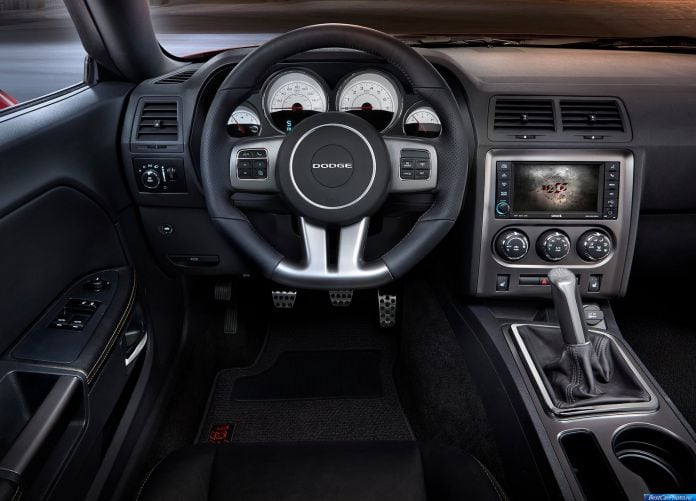 2014 Dodge Challenger 100th Anniversary Edition - фотография 7 из 17