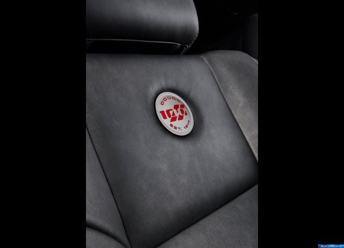 2014 Dodge Challenger 100th Anniversary Edition - фотография 14 из 17