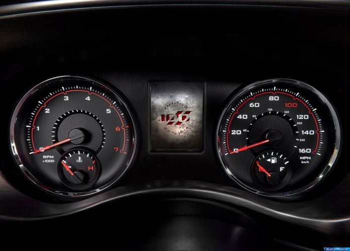 2014 Dodge Charger 100th Anniversary Edition - фотография 10 из 17