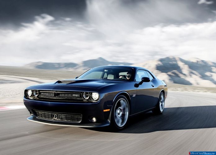 2015 Dodge Challenger SRT - фотография 1 из 31