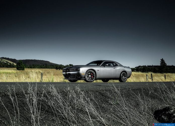 2015 Dodge Challenger SRT - фотография 2 из 31