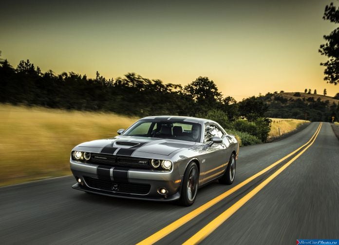 2015 Dodge Challenger SRT - фотография 3 из 31